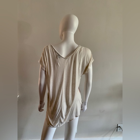 Guess Graphic Tee in Off-White - Picture 5 of 8